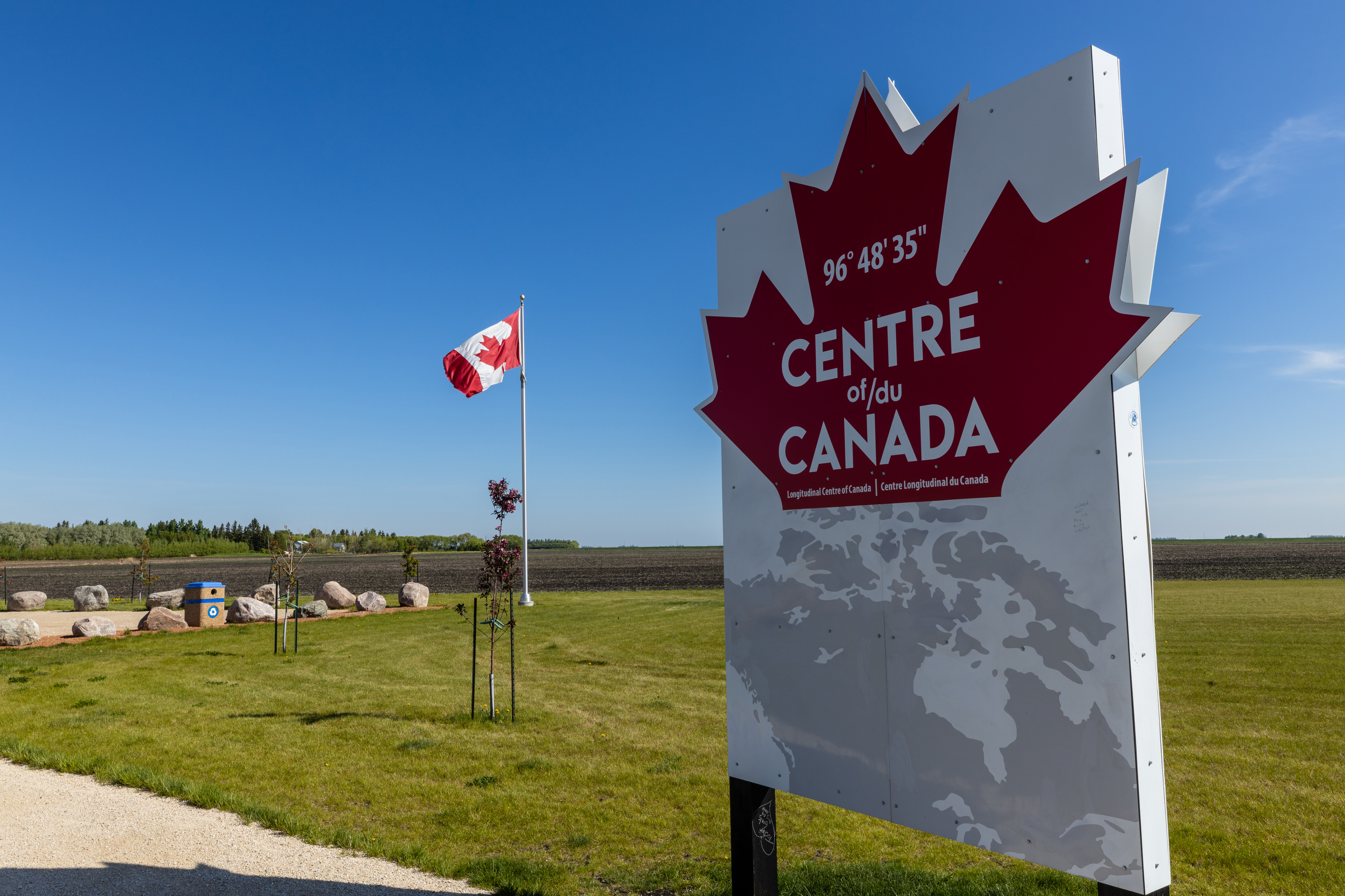 Canadian flag, symbolizing the territory of Manitoba, where you can immigrate through the provincial program