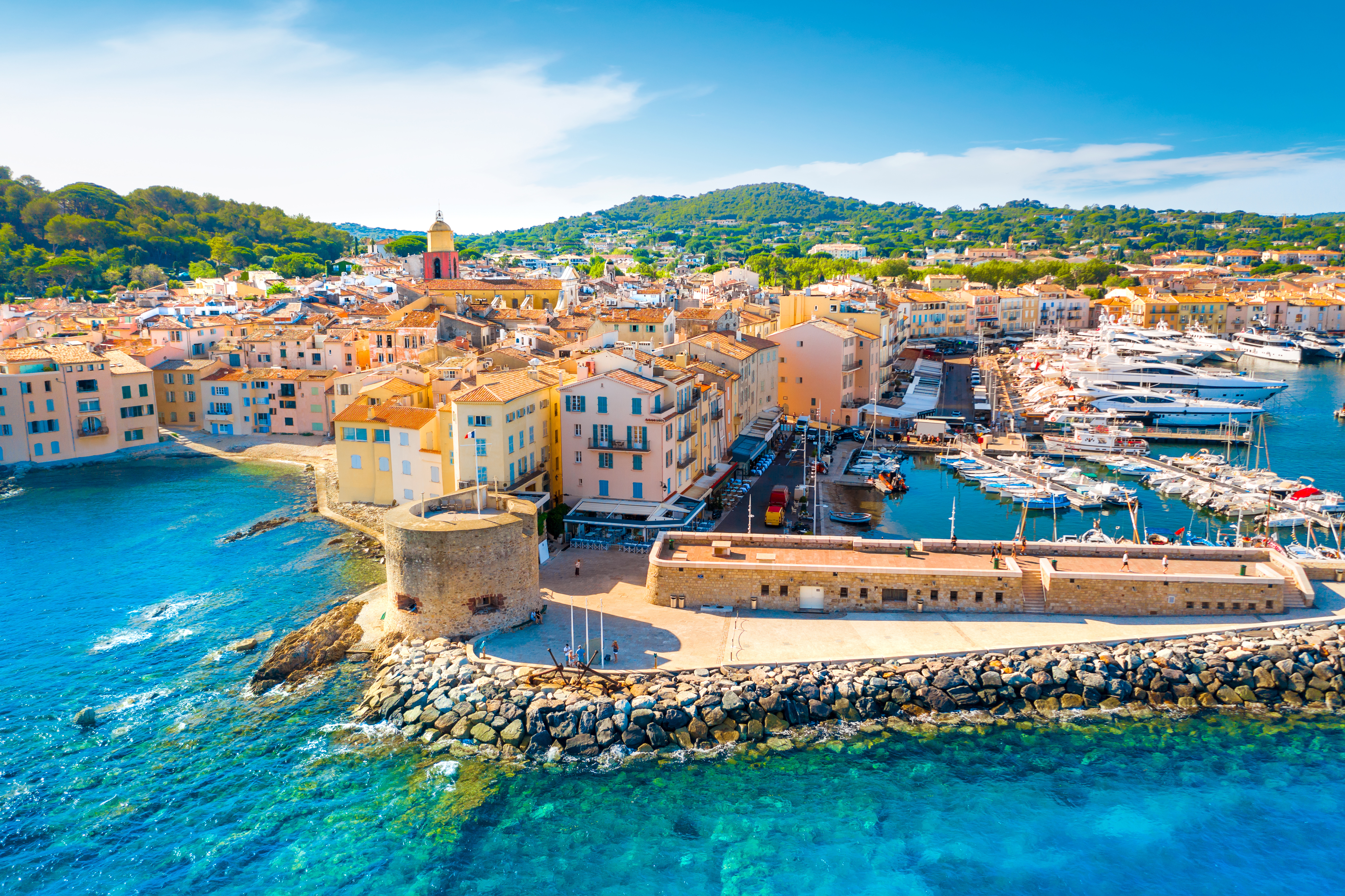 View of the city of Saint-Tropez, you can move here by issuing a French residence permit for FIP