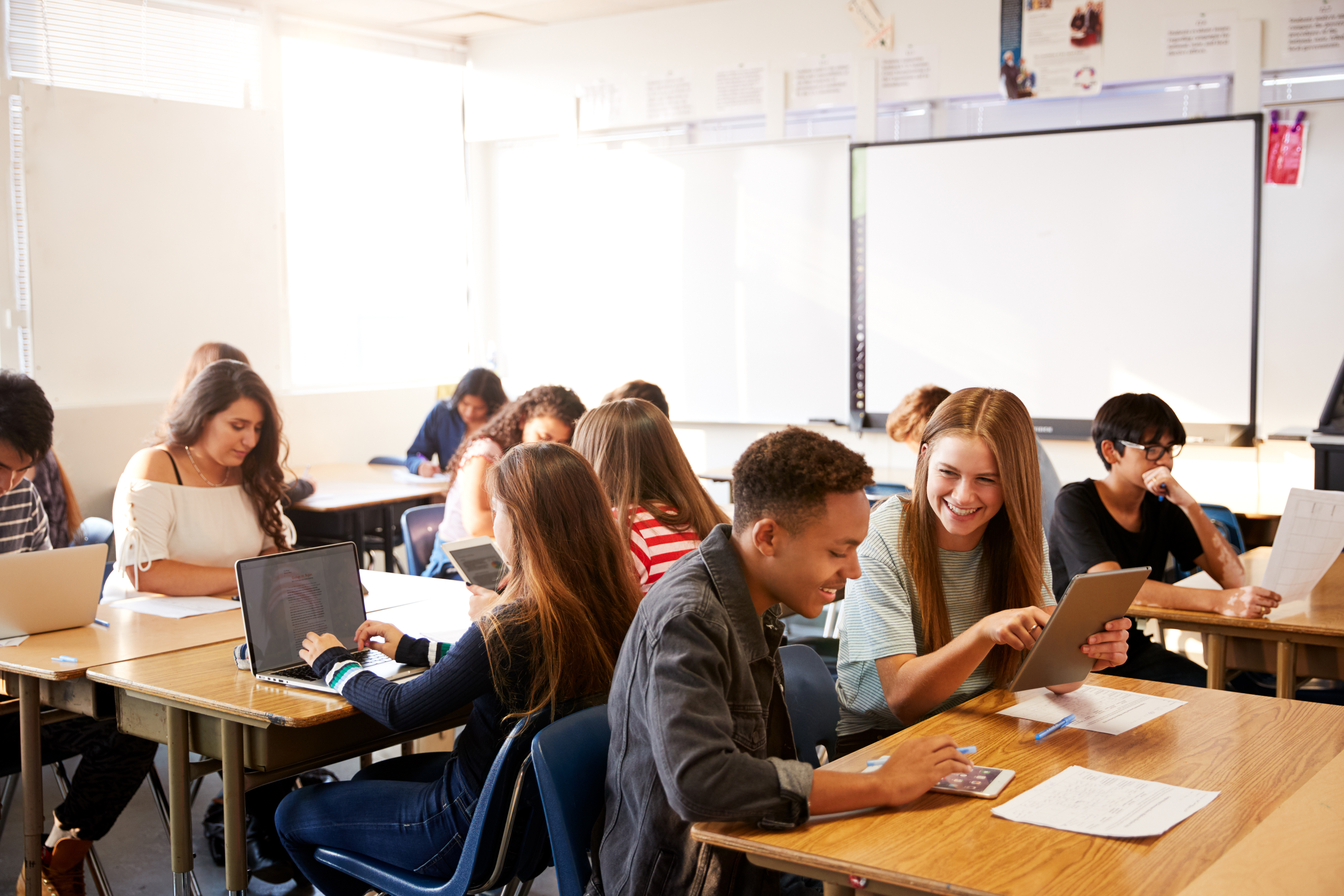 School uses. Студенты Сток. Языковая школа. Современное образование в высшей школе в России и за рубежом. Фото на учебе реальное.