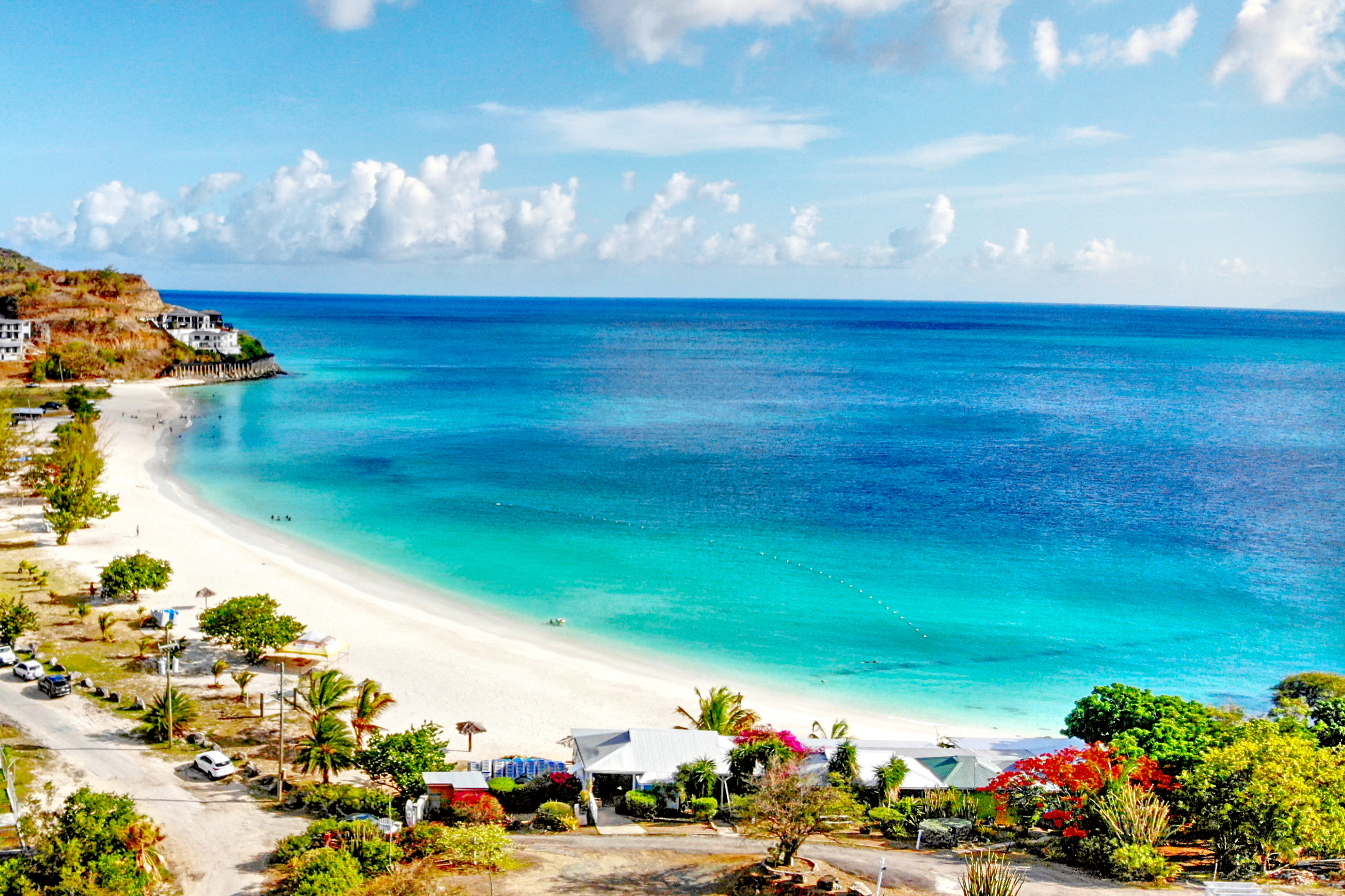 Antigua and Barbuda citizenship by naturalization allows foreigners to live in a warm country