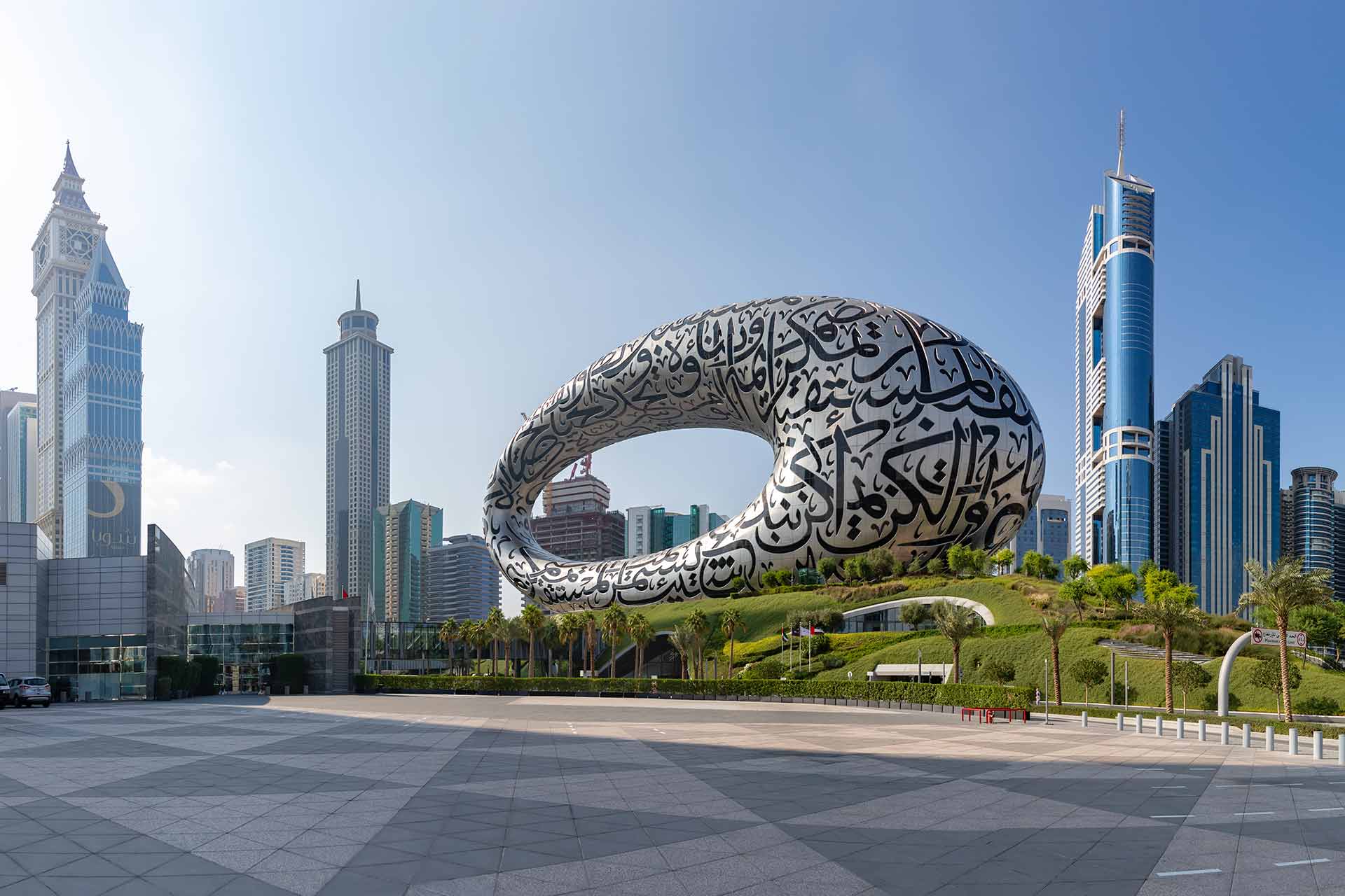 Пейзаж города с небоскребами в ОАЭ