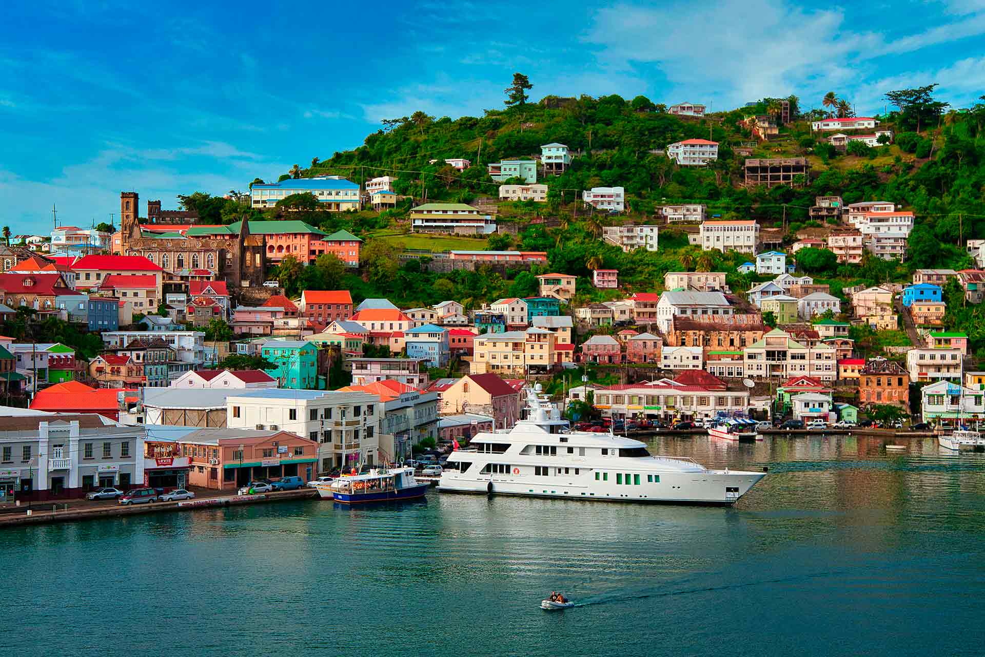 Красивый общий вид на залив в Гренаде