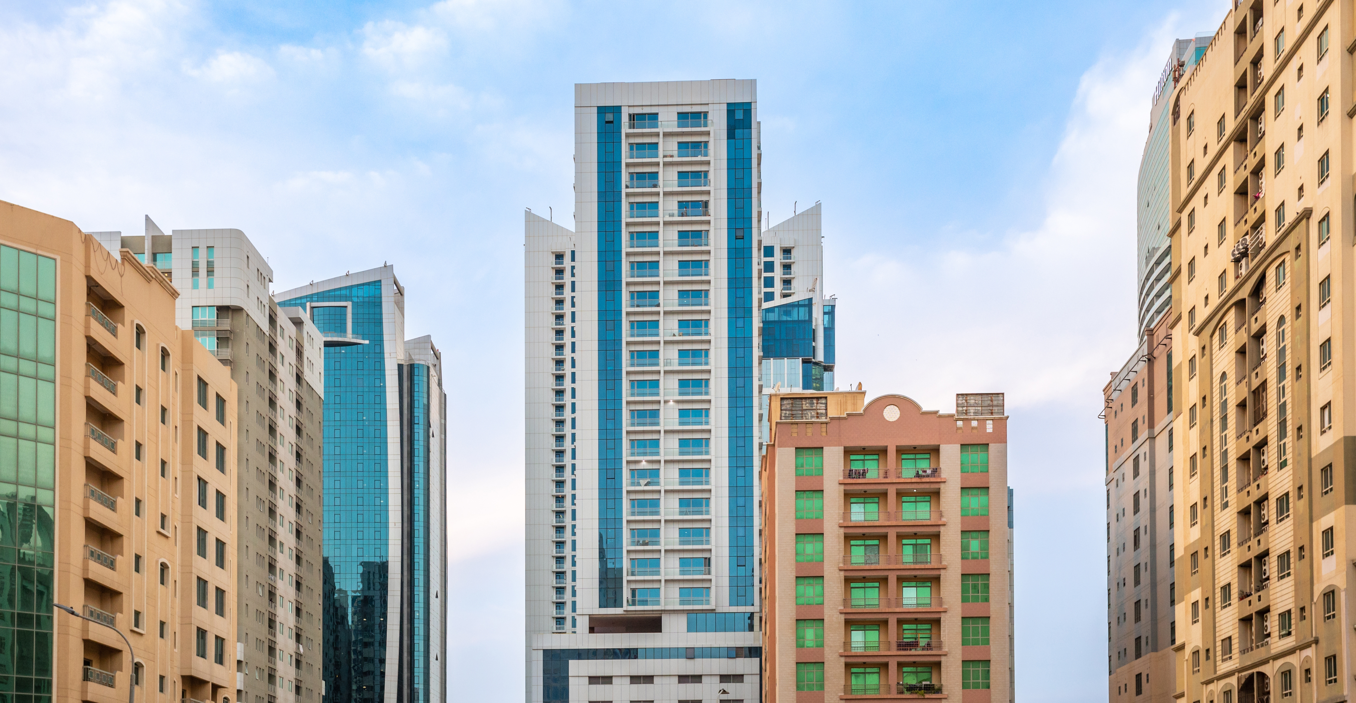 Современные здания в районе Джуффайр, Манама, Бахрейн