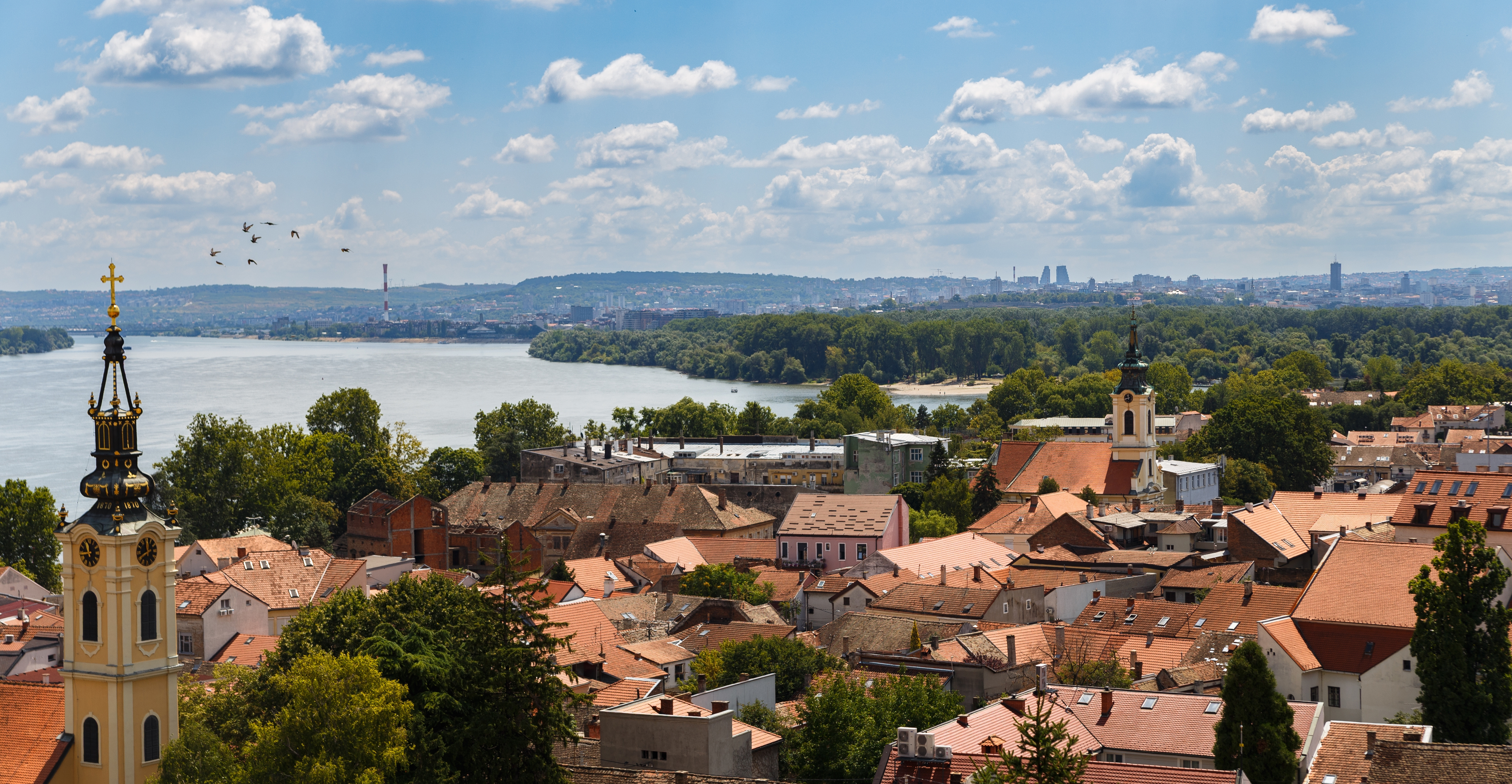 Панорамный вид с башни Гардос в Белграде, Сербия, с видом на Дунай