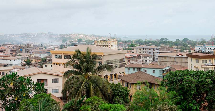 Вид на здания Фритауна, столицы Сьерра-Леоне